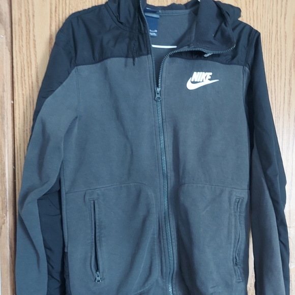 Nike. Jacket with hoodie. Big Boys Small. Black/Gray. - Picture 5 of 5